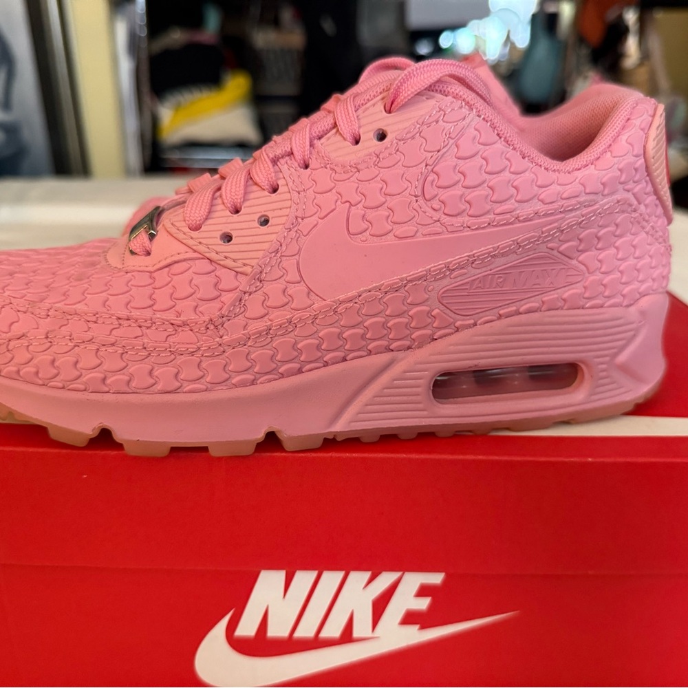 Nike Air Max Shanghai Women's Textured Pink Sneakers